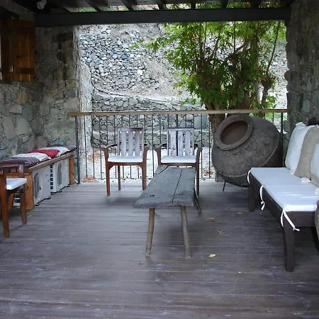 Archontiko Rousias Casa de Férias