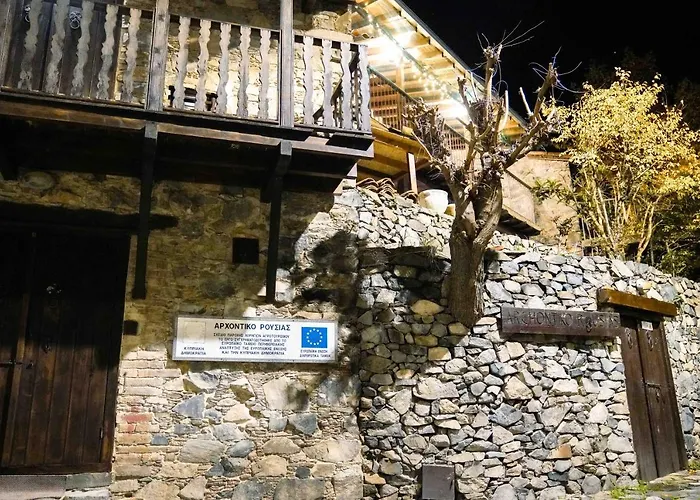 別荘 Archontiko Rousias